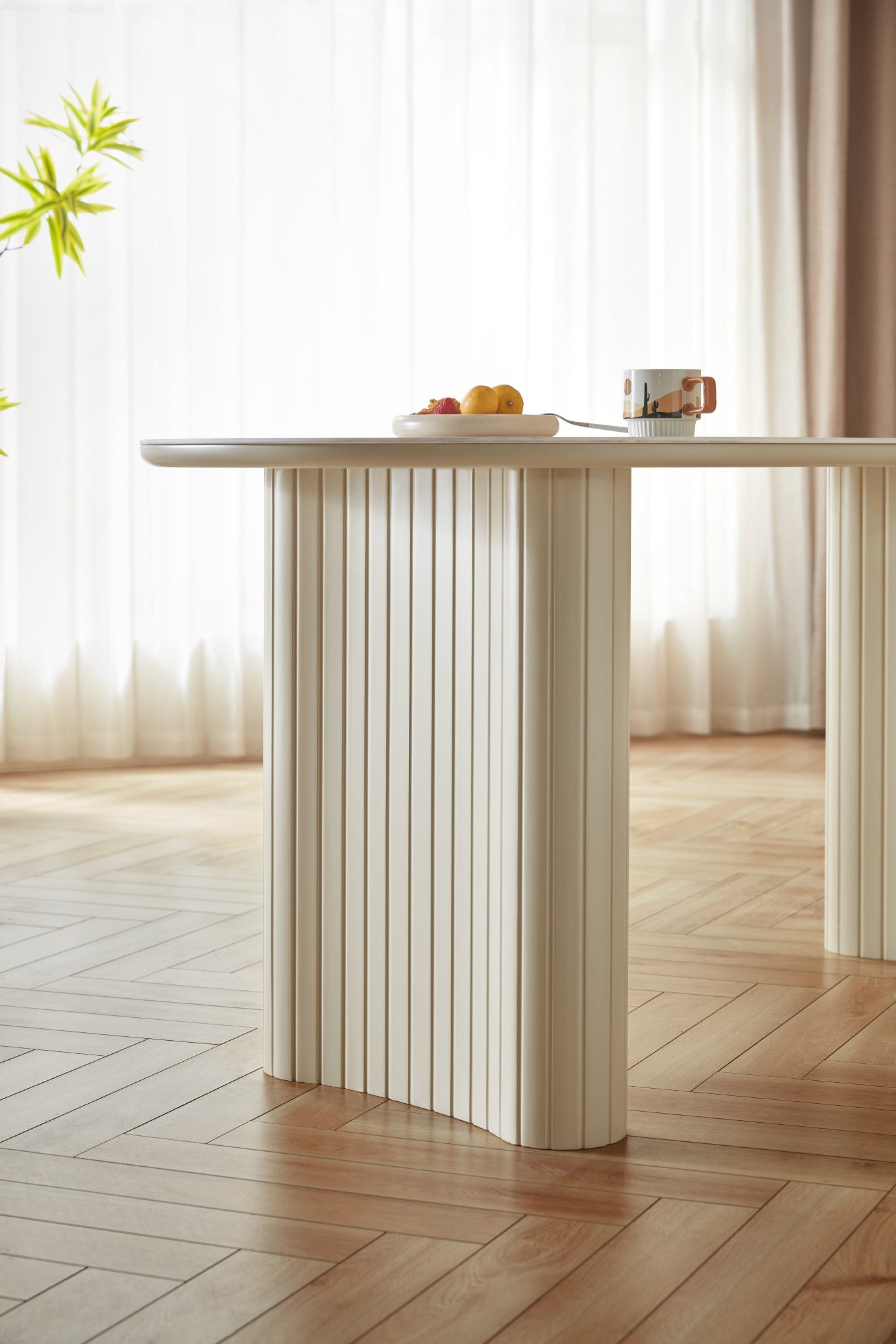 Syntra Dining Table